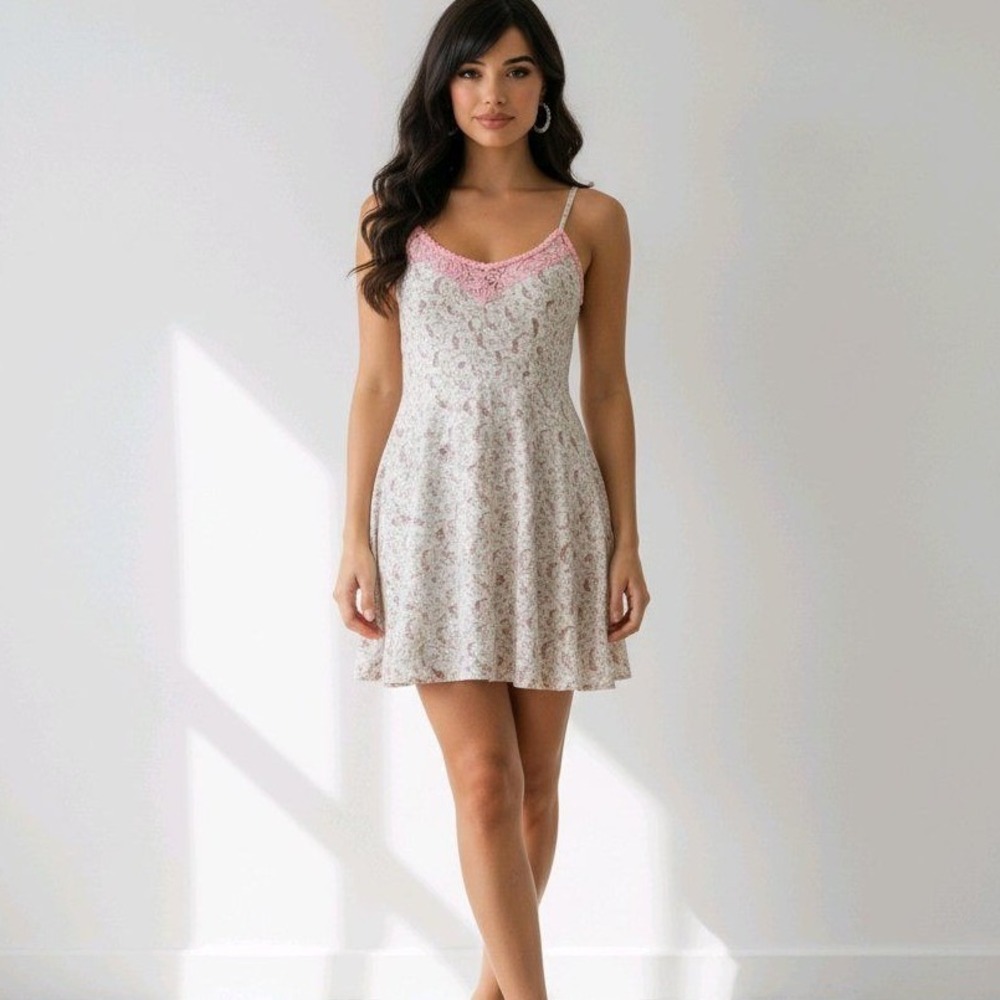 Flying Tomato Boho Paisley Dress Size Medium Lace Trim Strappy‎ Flowy Cute